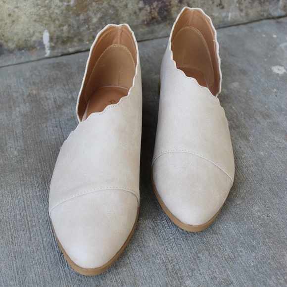 Shoes - 🚨LAST PAIR!!//The Alexandria// Beige ankle Flat